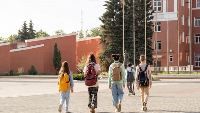 students going to high school