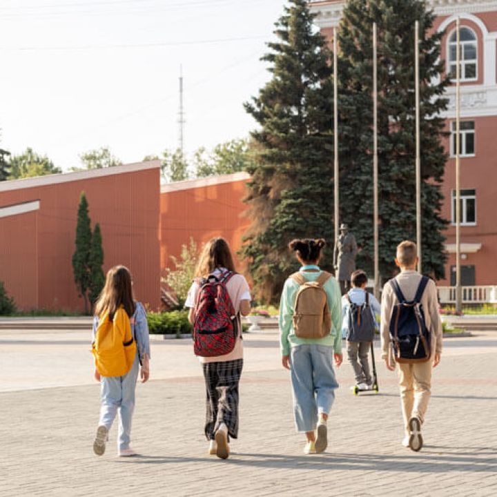 students going to high school